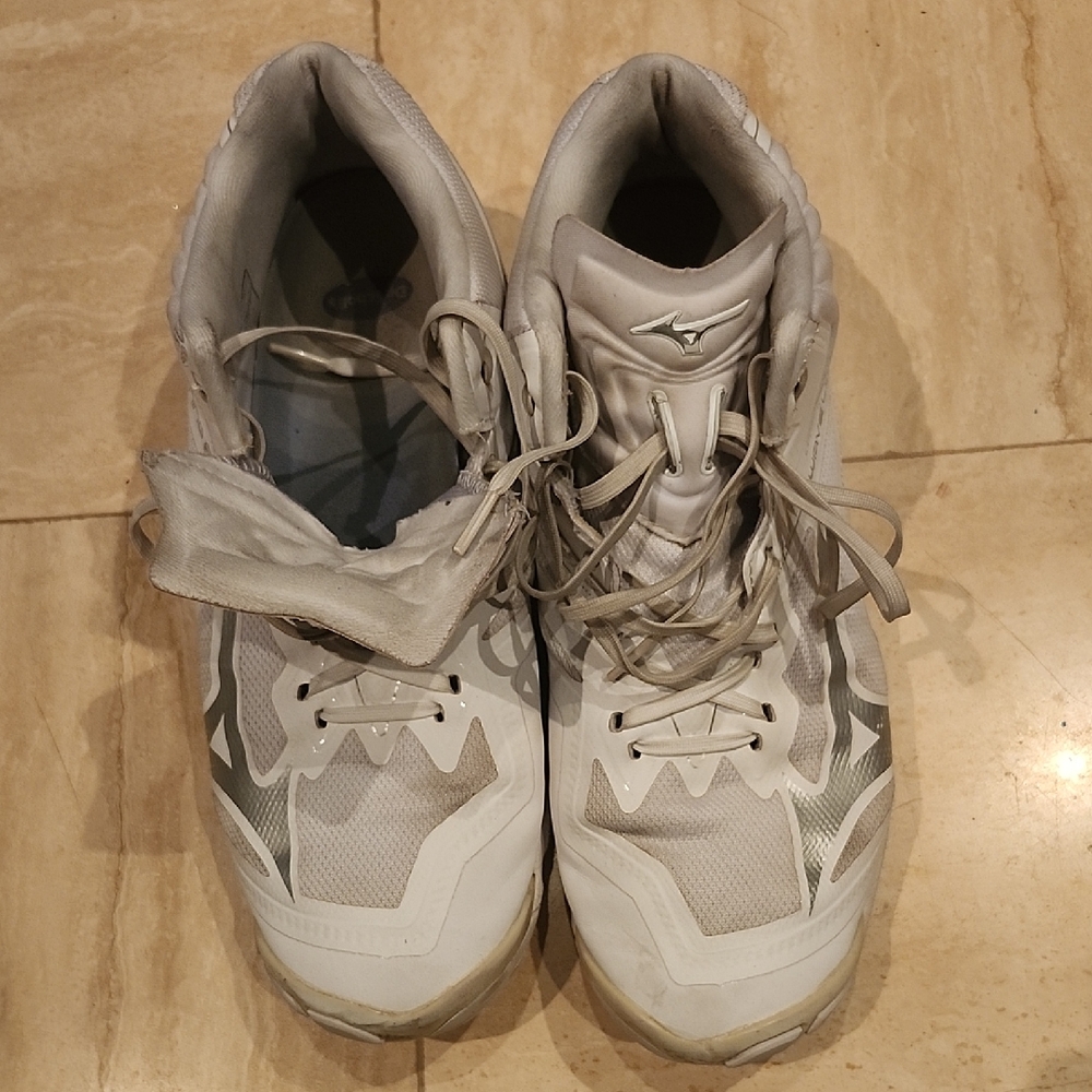 Mizuno Gray and White Sports Sneakers